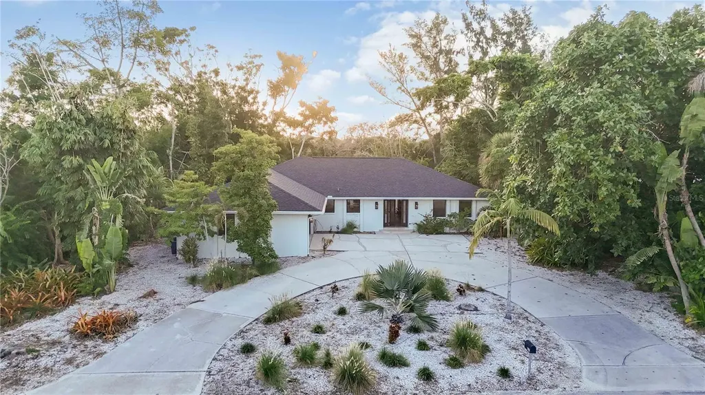 635 Tropical Circle Sarasota FL 34242
