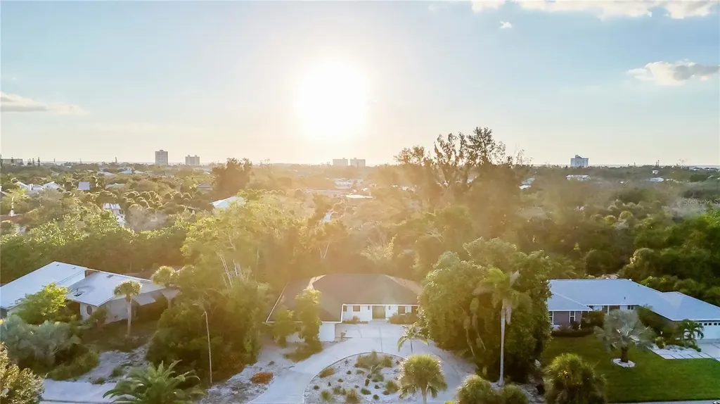 635 Tropical Circle Sarasota FL 34242