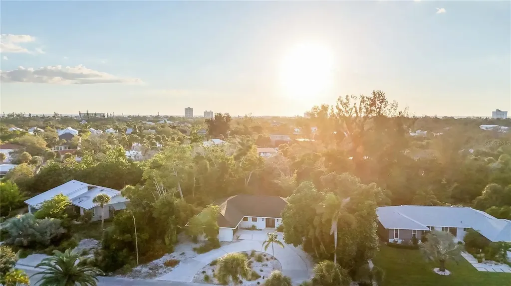 635 Tropical Circle Sarasota FL 34242