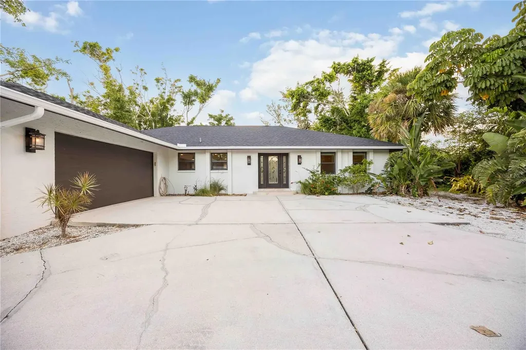 635 Tropical Circle Sarasota FL 34242