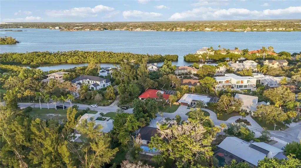 635 Tropical Circle Sarasota FL 34242
