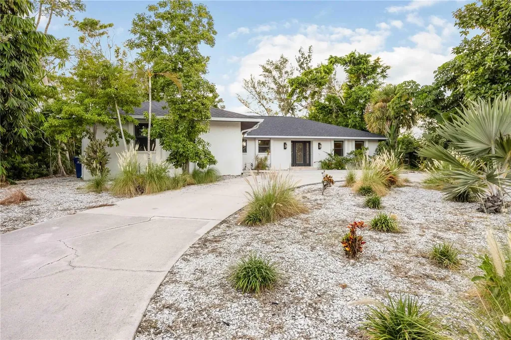 635 Tropical Circle Sarasota FL 34242