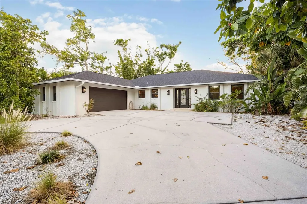 635 Tropical Circle Sarasota FL 34242