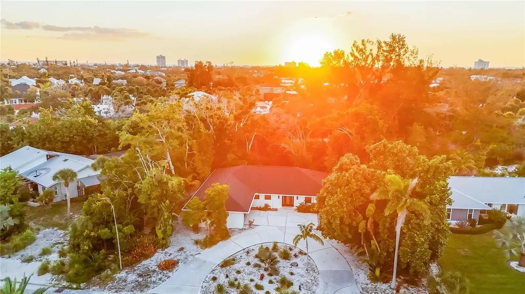 635 Tropical Circle Sarasota FL 34242