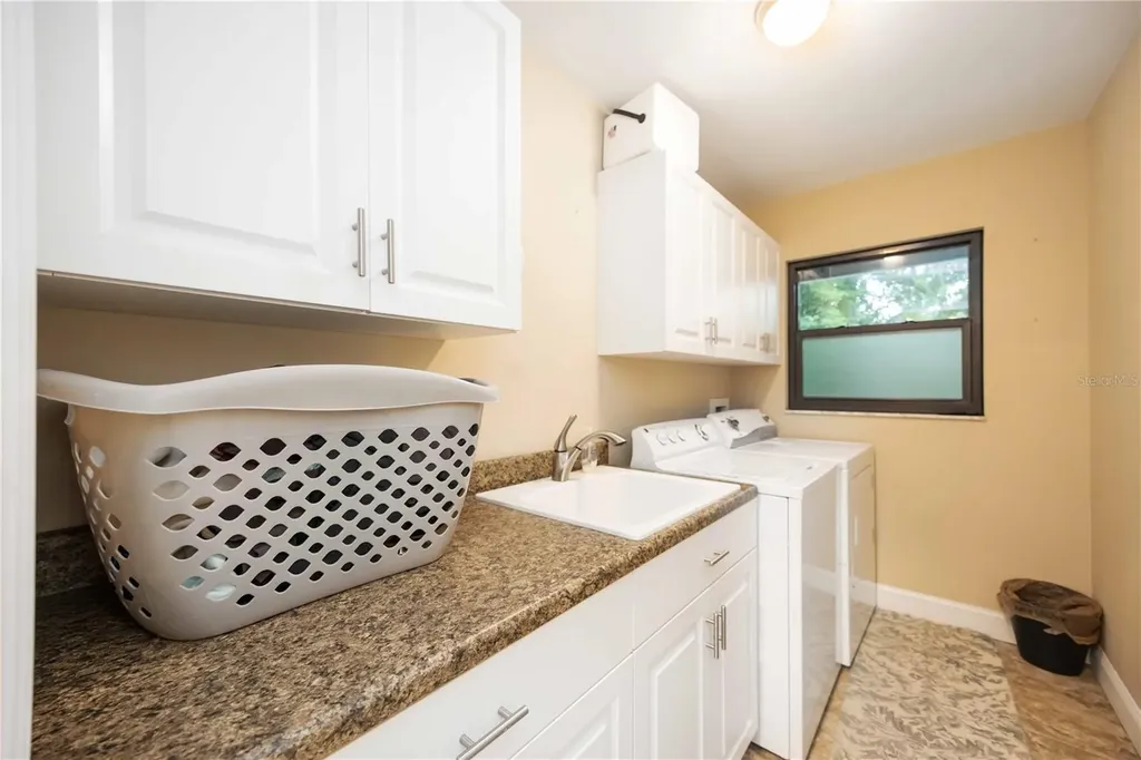 635 Tropical Circle Sarasota FL 34242