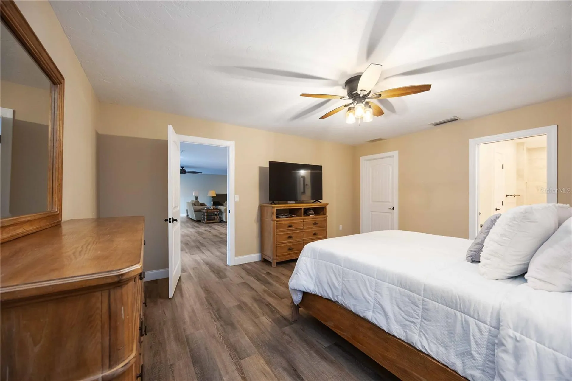 635 Tropical Circle Sarasota FL 34242