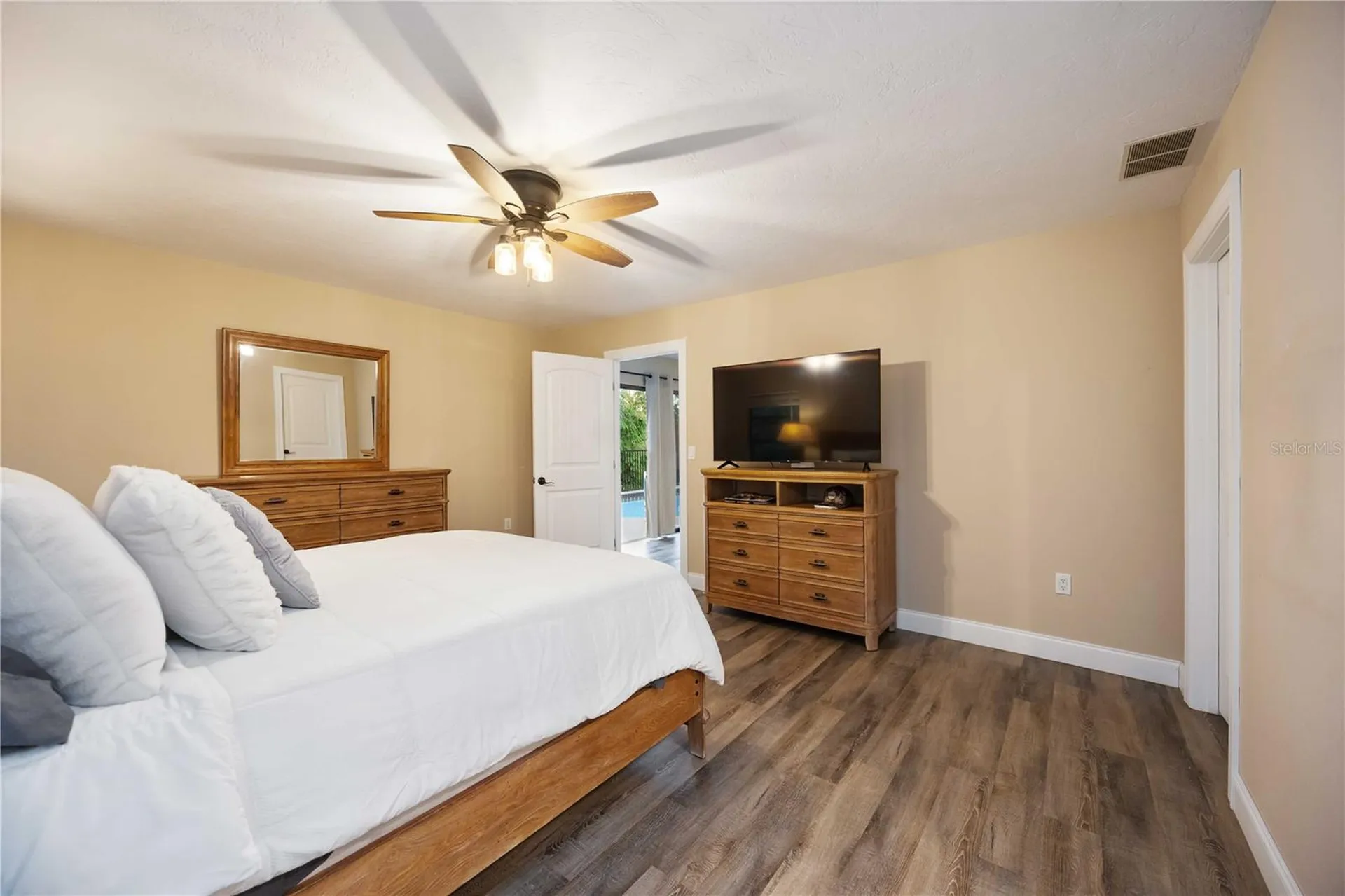 635 Tropical Circle Sarasota FL 34242