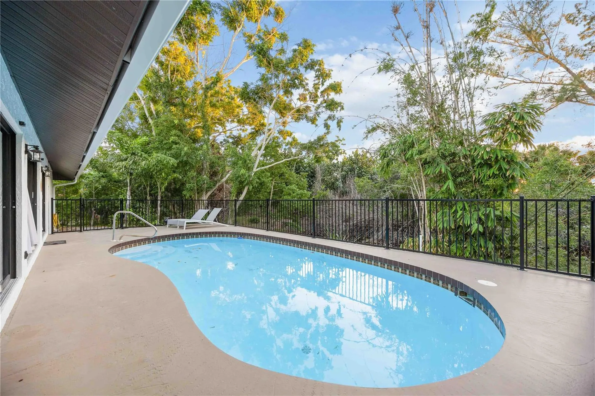635 Tropical Circle Sarasota FL 34242