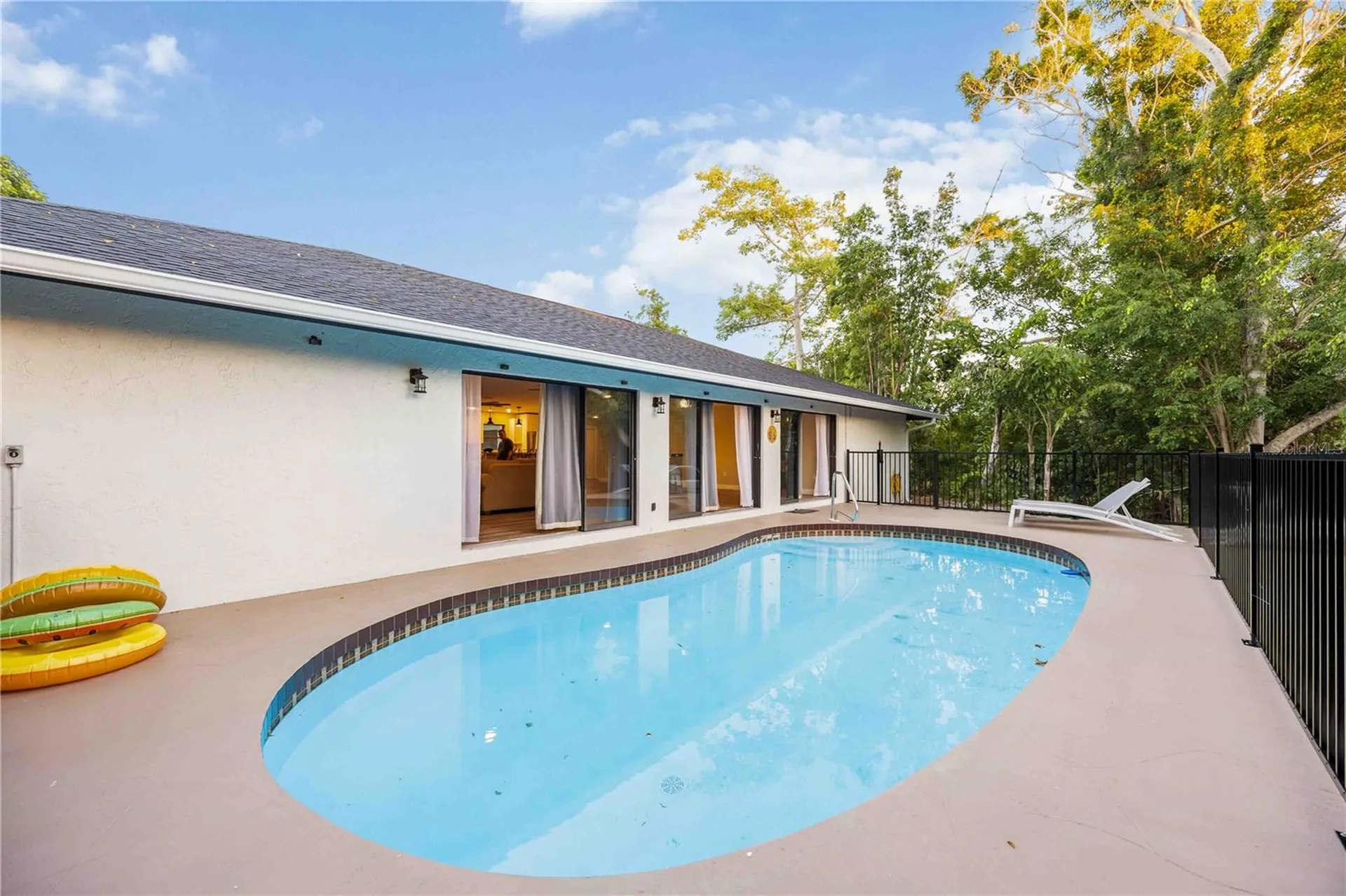 635 Tropical Circle Sarasota FL 34242