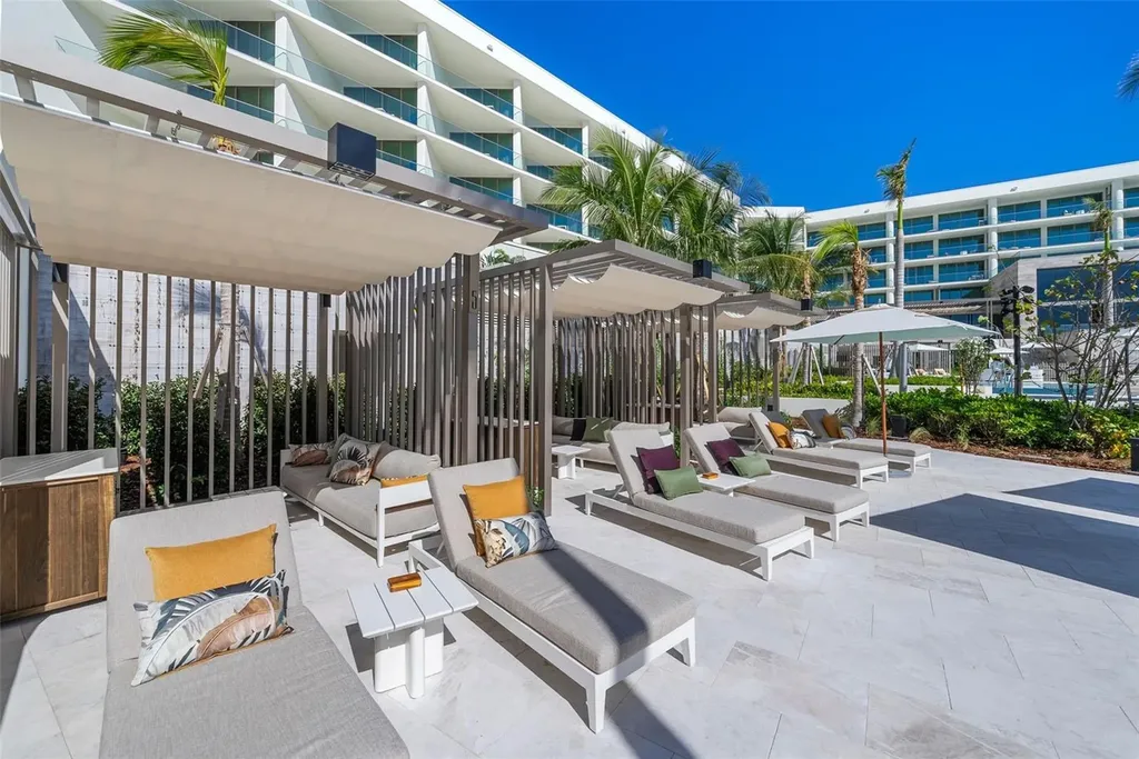 1591 Gulf Of Mexico Drive Longboat Key FL 34228