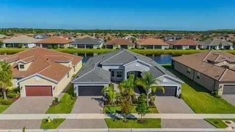 4922 Sienna Isles Avenue Wimauma FL 33598