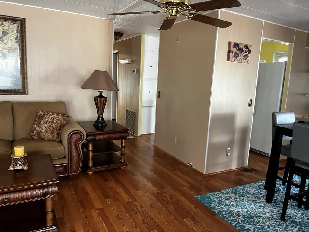 212 Paradise S Leesburg FL 34788
