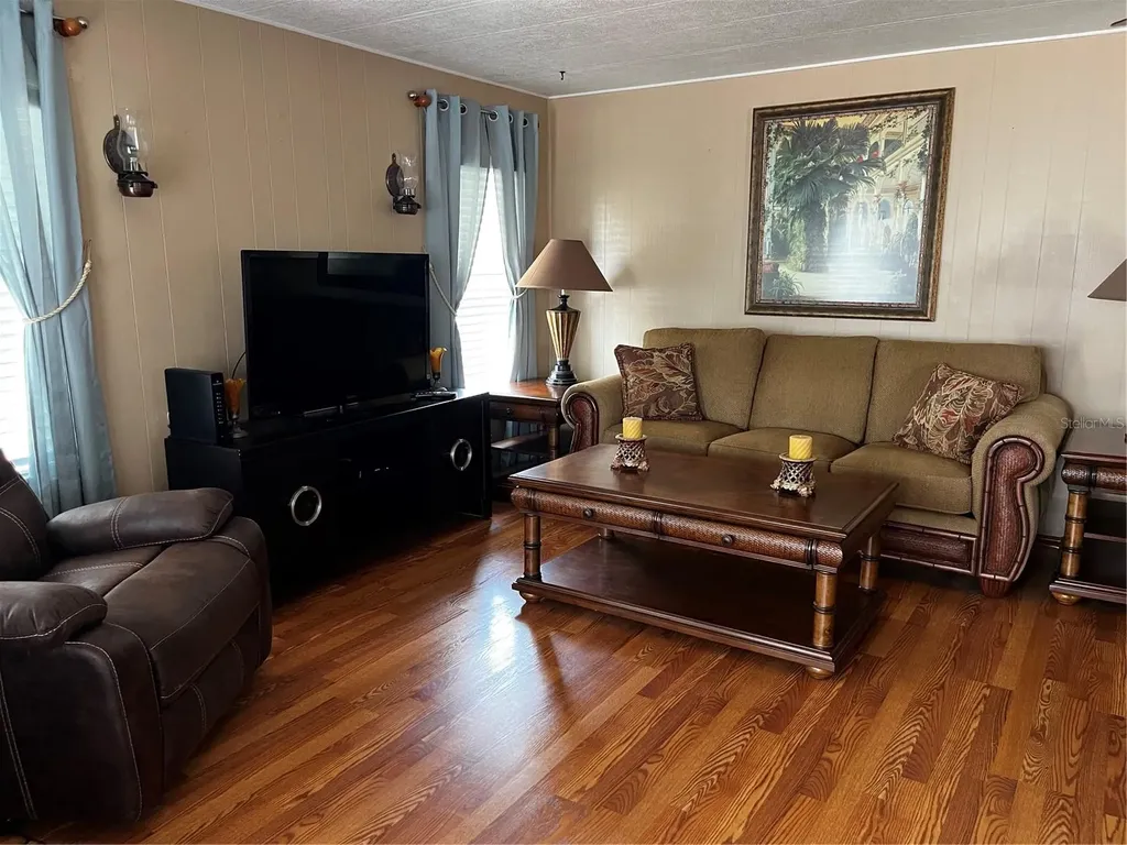 212 Paradise S Leesburg FL 34788