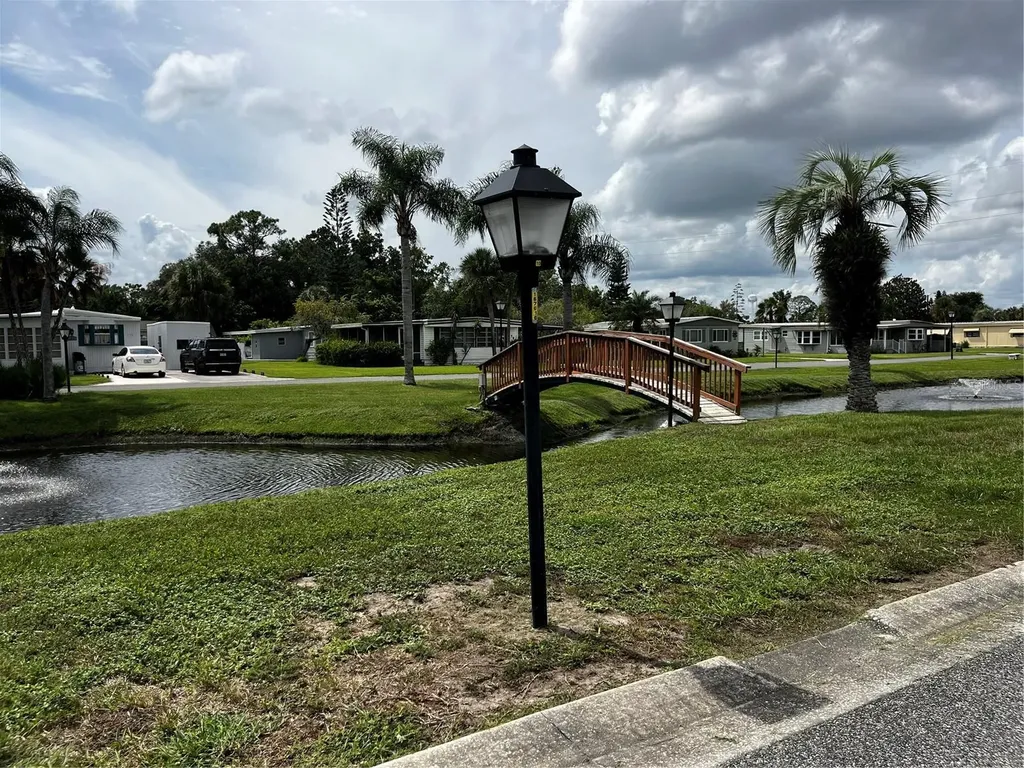 212 Paradise S Leesburg FL 34788