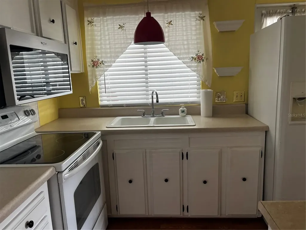 212 Paradise S Leesburg FL 34788