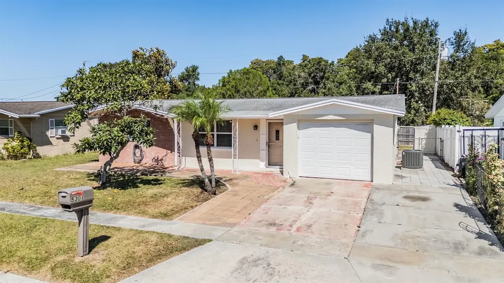 5301 Dawn Lane Holiday FL 34690