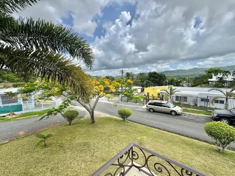 2 B-15 Urb. Alturas De Monte Brisas Gurabo PR 00778