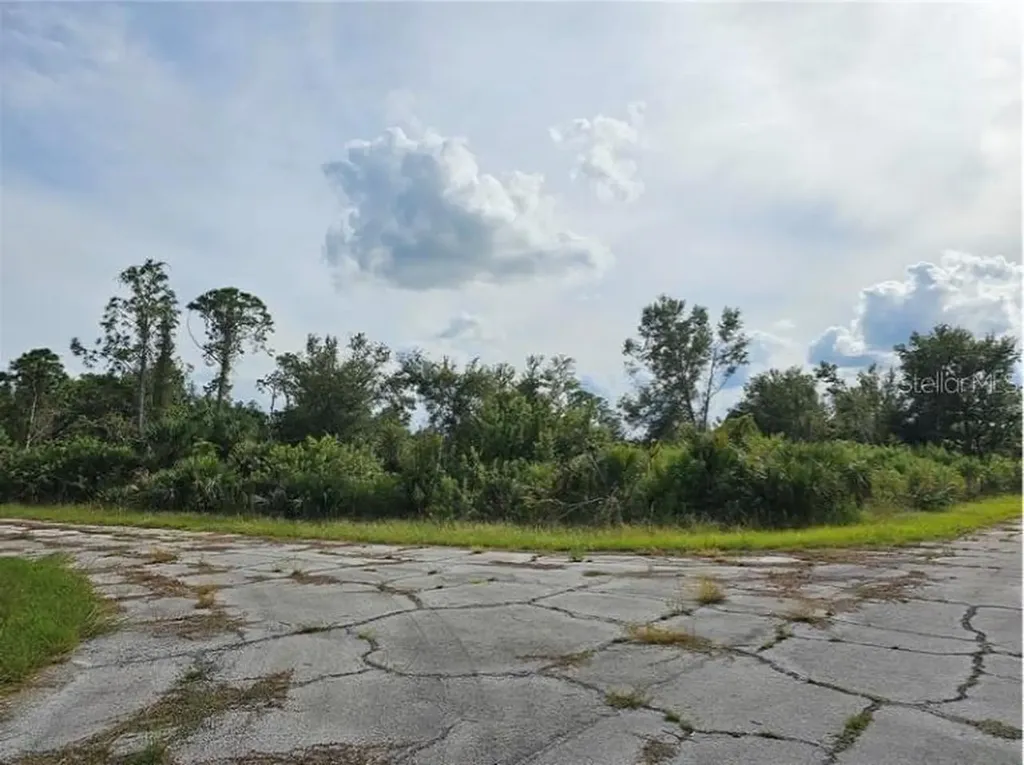 Lot 1 Hinshaw Avenue North Port FL 34288