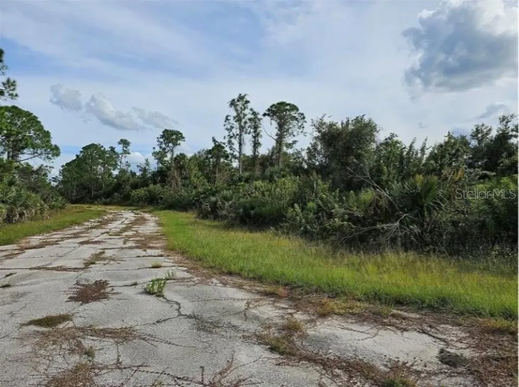 Lot 1 Hinshaw Avenue North Port FL 34288