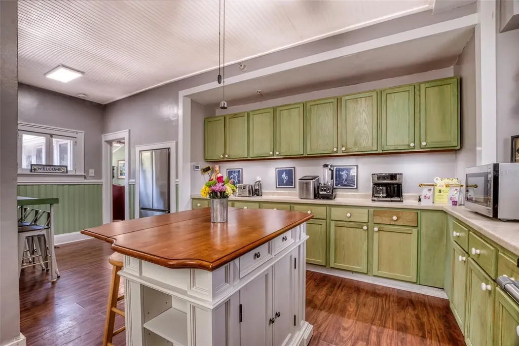 304 15th Street W Bradenton FL 34205