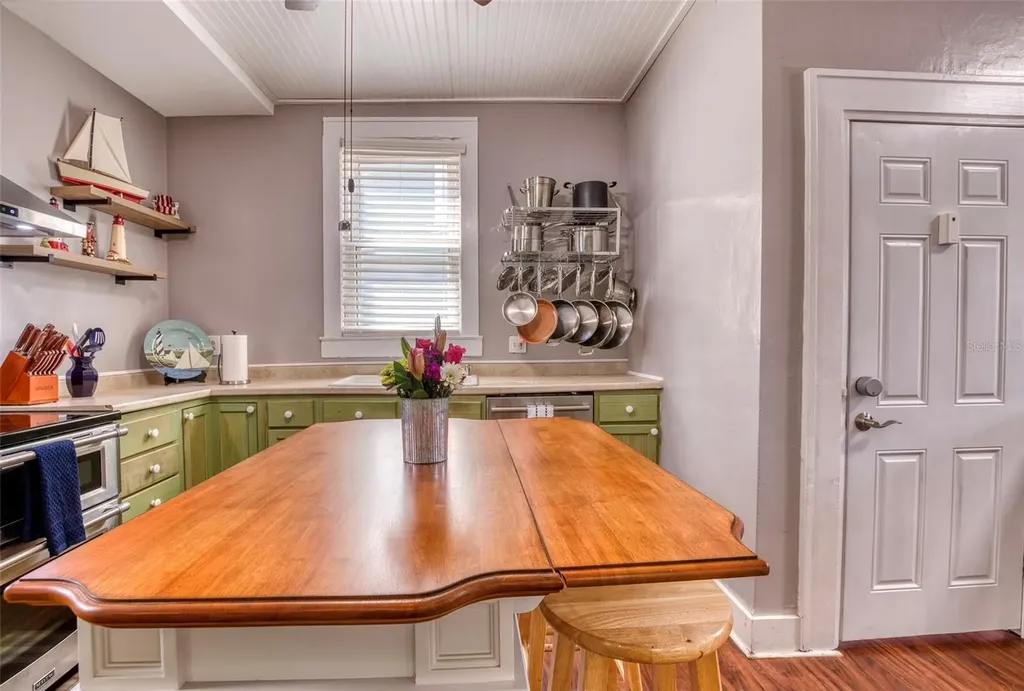 304 15th Street W Bradenton FL 34205