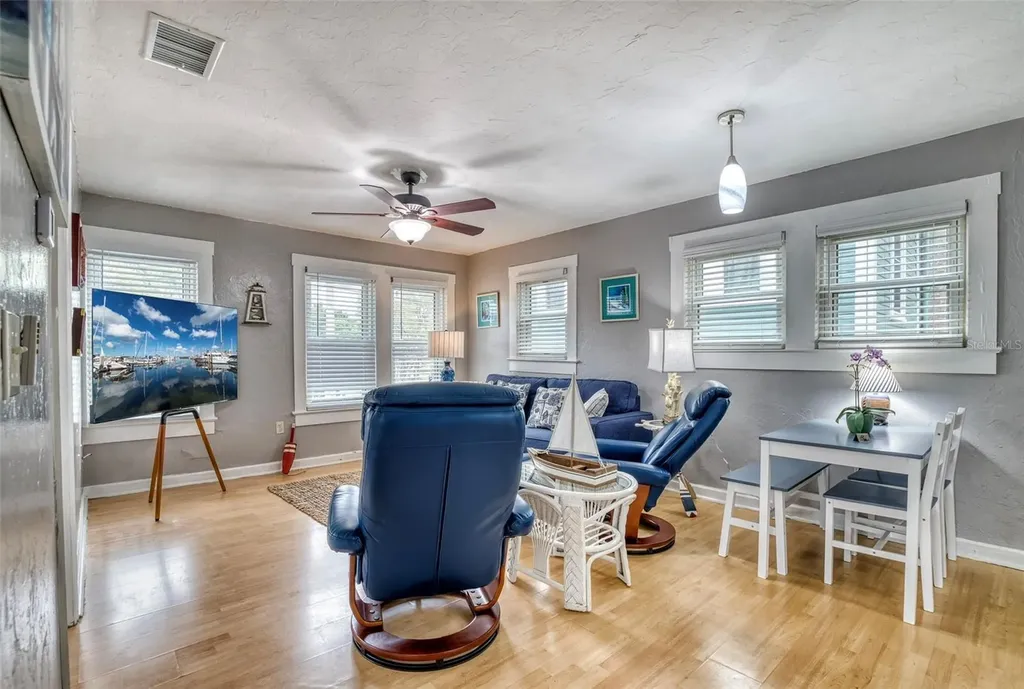 304 15th Street W Bradenton FL 34205