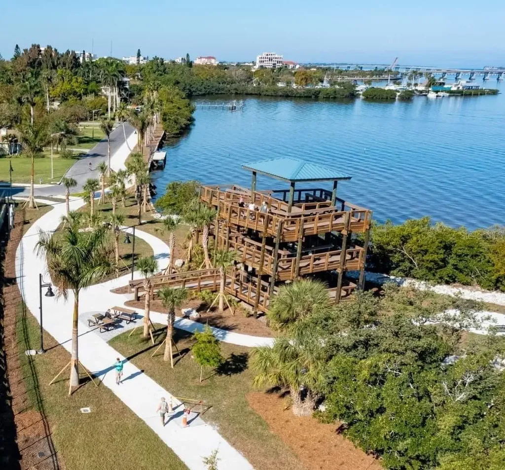 304 15th Street W Bradenton FL 34205