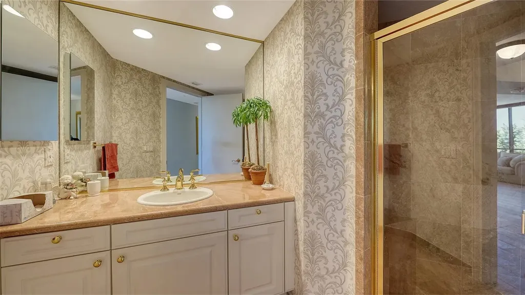 1241 Gulf Of Mexico Drive Longboat Key FL 34228