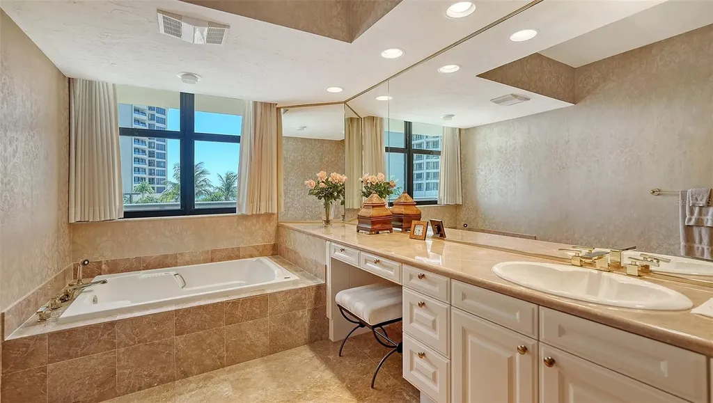 1241 Gulf Of Mexico Drive Longboat Key FL 34228
