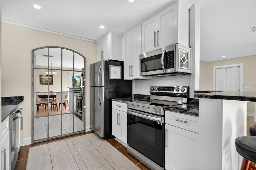 2915 Avenue C Holmes Beach FL 34217