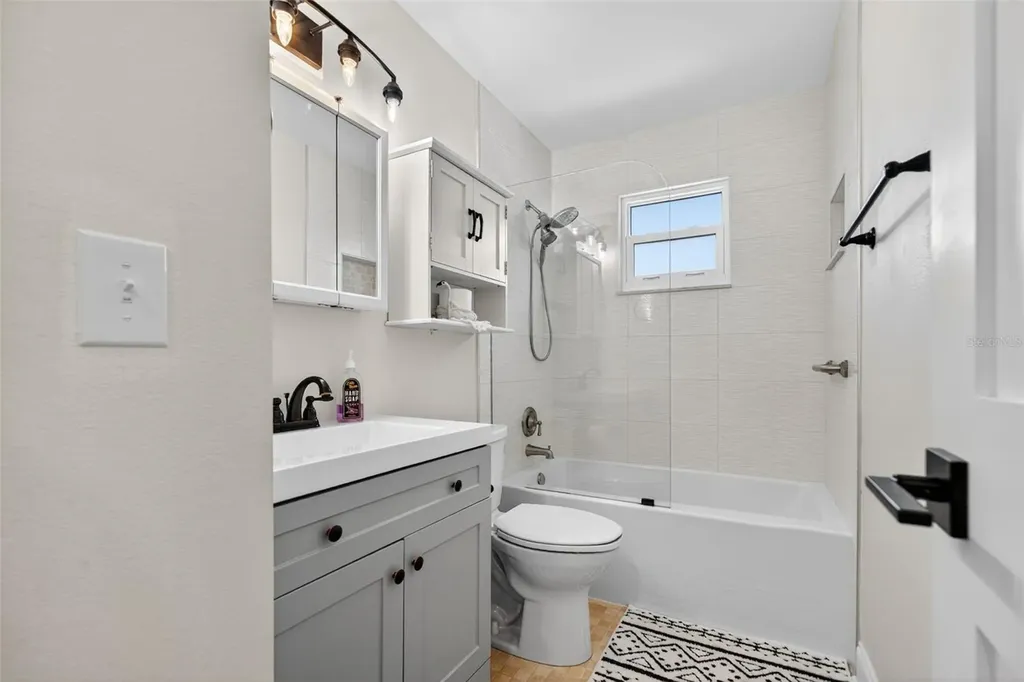 2915 Avenue C Holmes Beach FL 34217