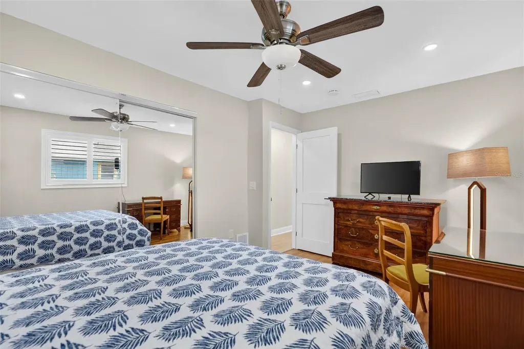 2915 Avenue C Holmes Beach FL 34217