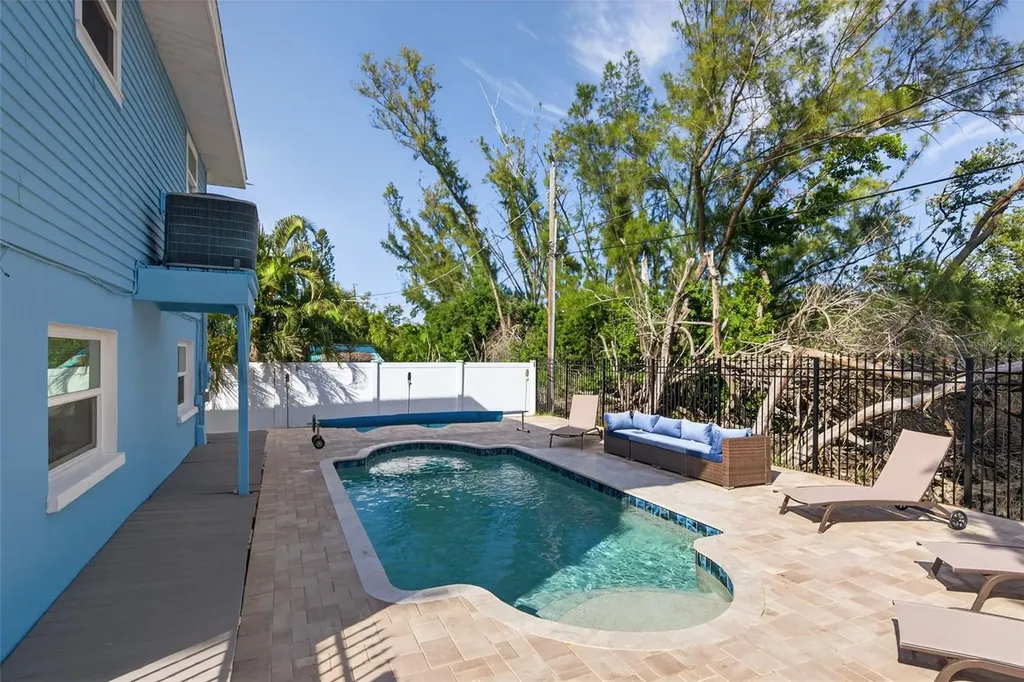 2915 Avenue C Holmes Beach FL 34217