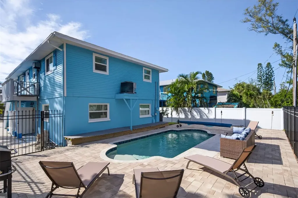 2915 Avenue C Holmes Beach FL 34217