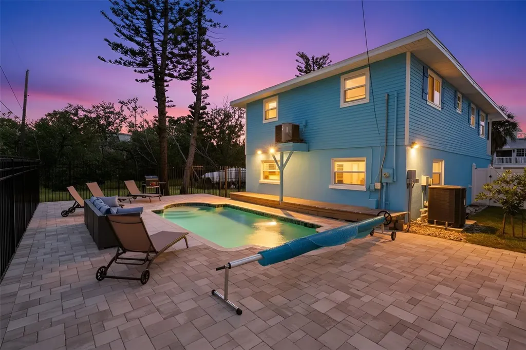 2915 Avenue C Holmes Beach FL 34217