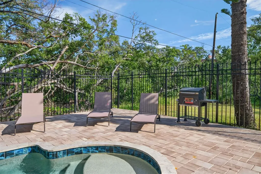 2915 Avenue C Holmes Beach FL 34217