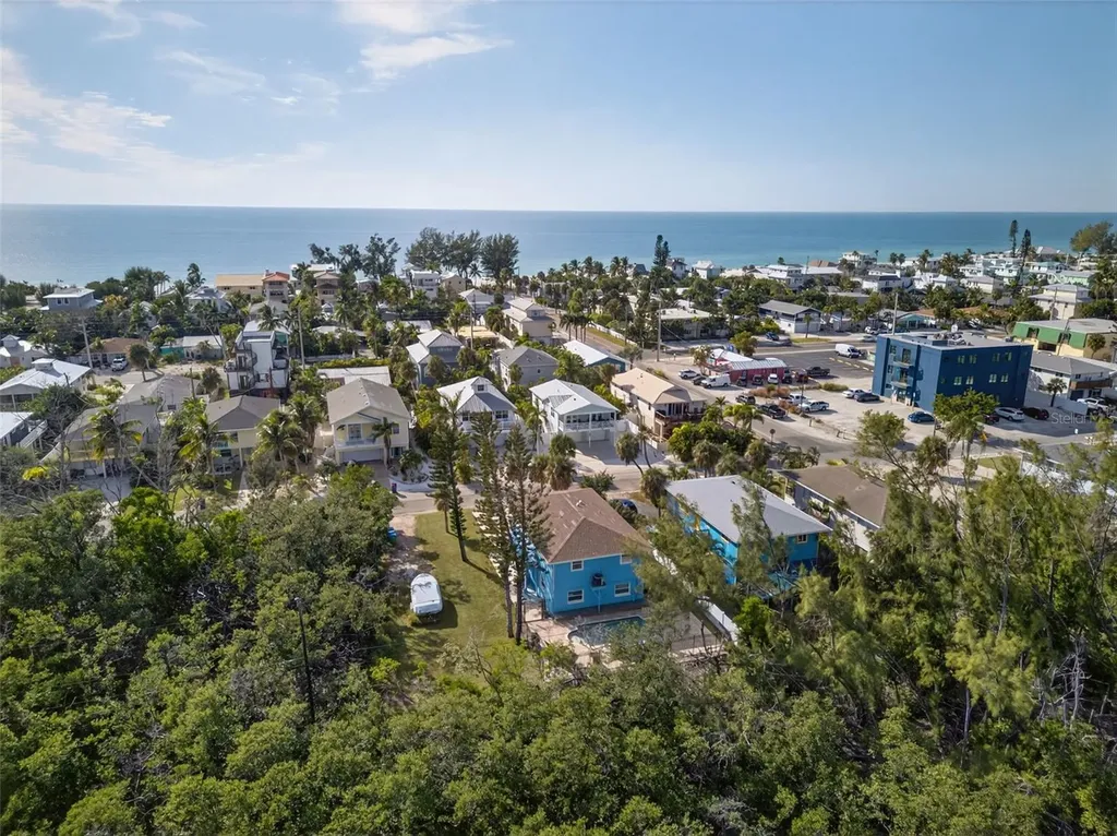2915 Avenue C Holmes Beach FL 34217