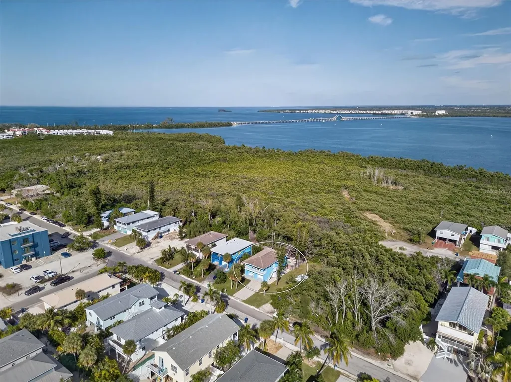 2915 Avenue C Holmes Beach FL 34217