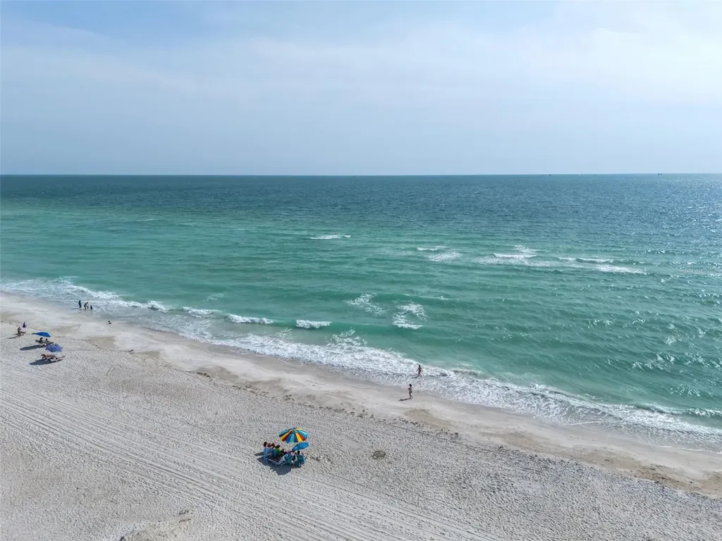 2915 Avenue C Holmes Beach FL 34217