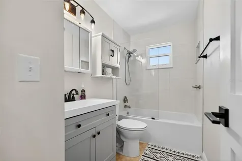 2915 Avenue C Holmes Beach FL 34217