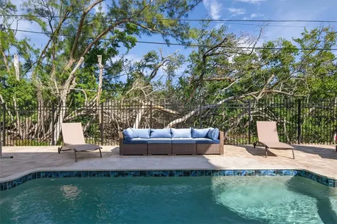 2915 Avenue C Holmes Beach FL 34217