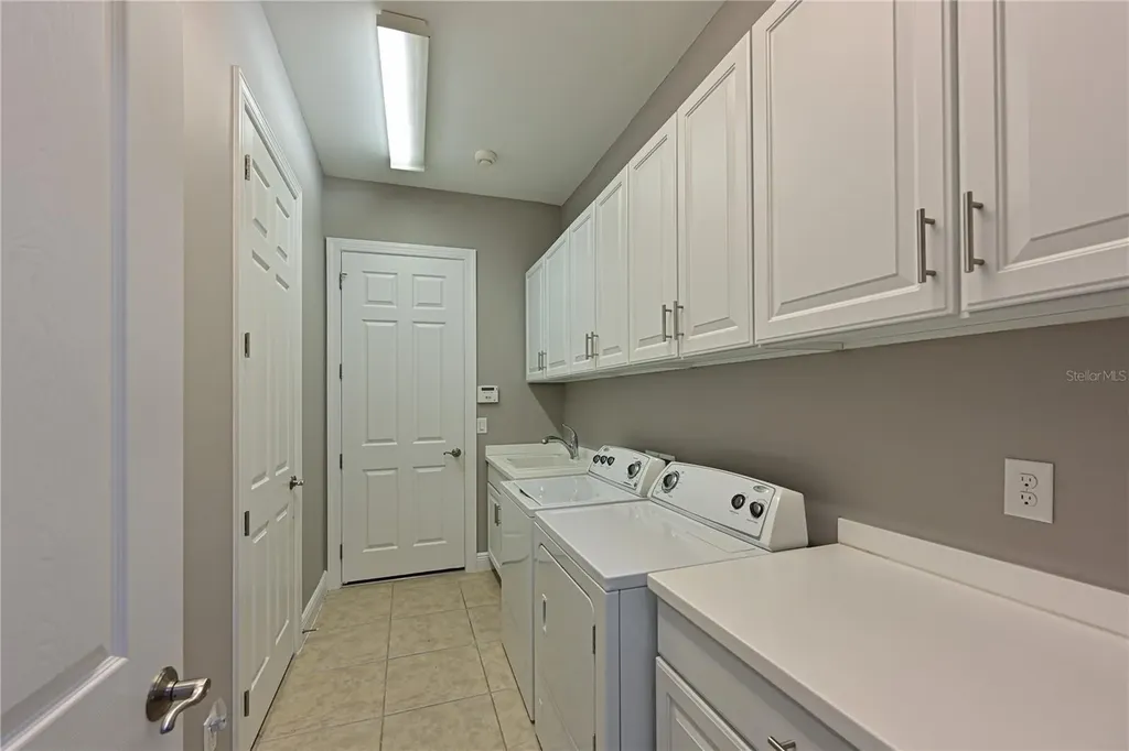 931 Mangrove Edge Court Bradenton FL 34208