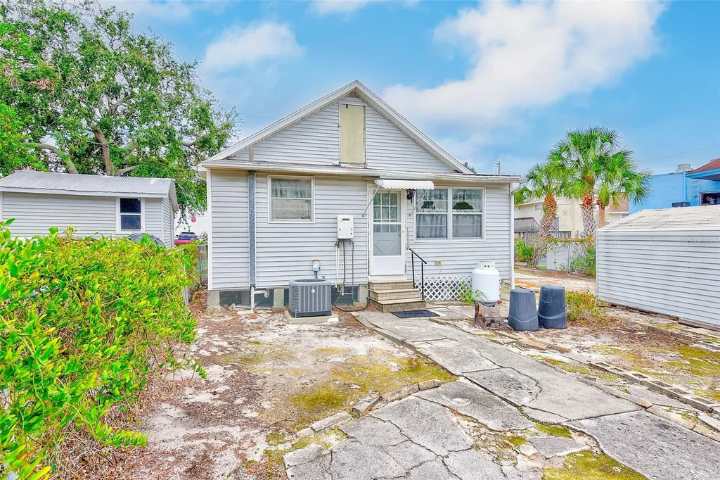 632 Cross Street Tarpon Springs FL 34689
