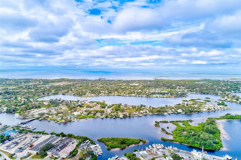 632 Cross Street Tarpon Springs FL 34689