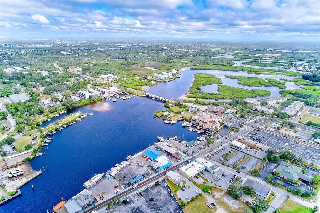632 Cross Street Tarpon Springs FL 34689
