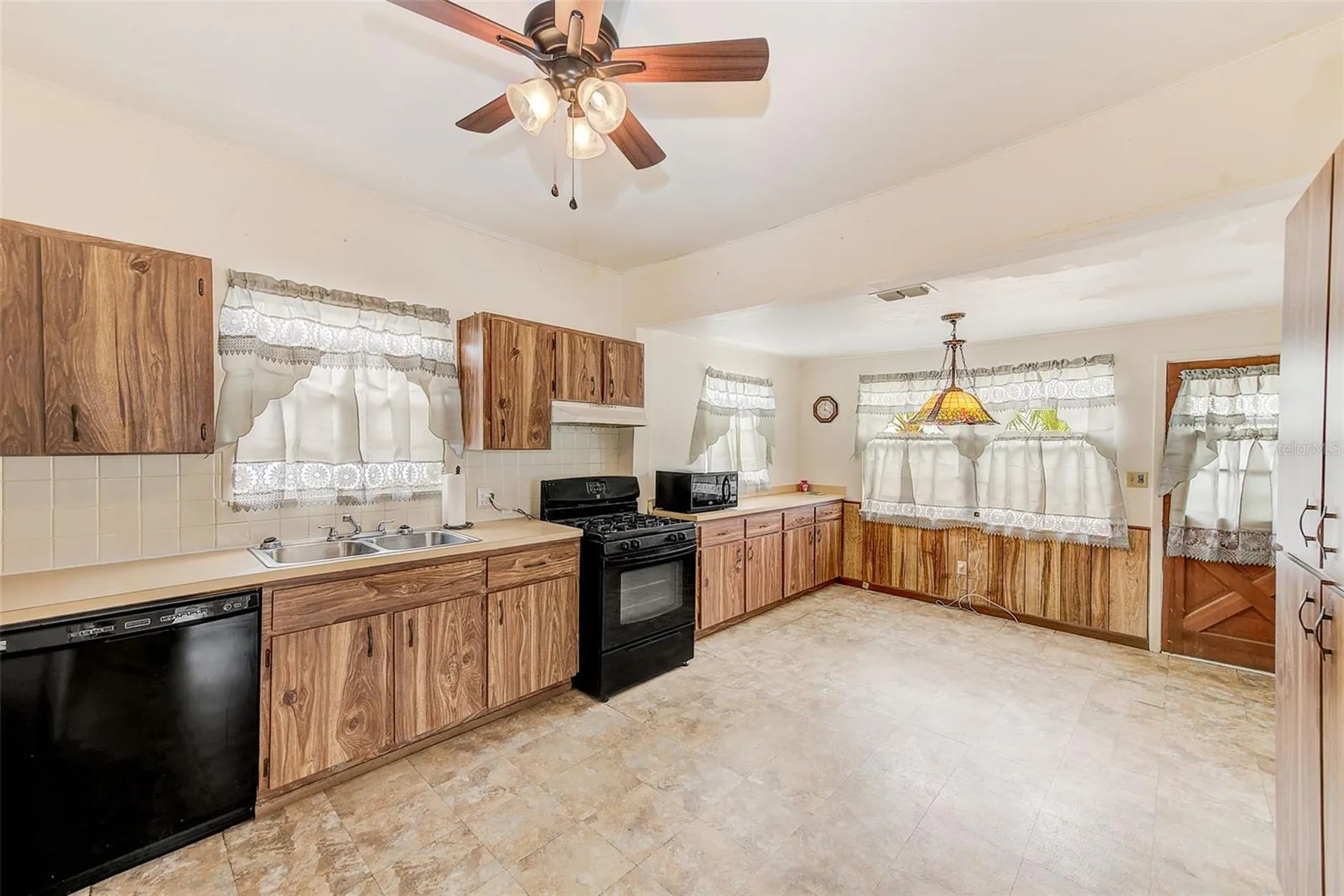 632 Cross Street Tarpon Springs FL 34689