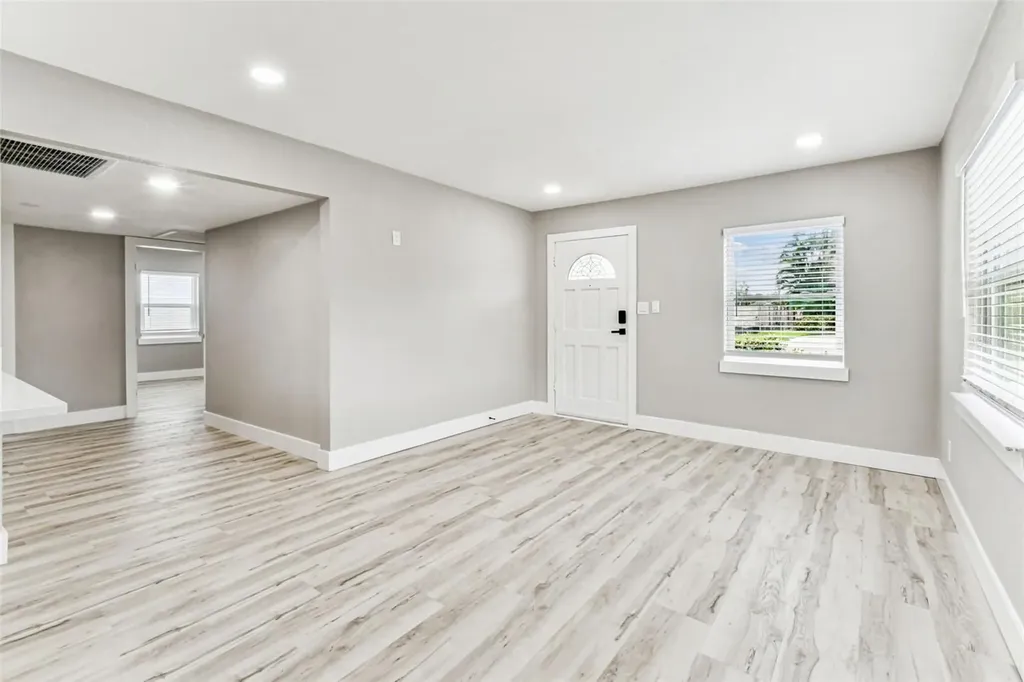 5 W Spanish Main Street Tampa FL 33609