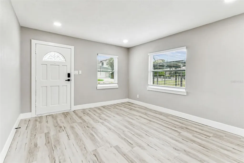 5 W Spanish Main Street Tampa FL 33609
