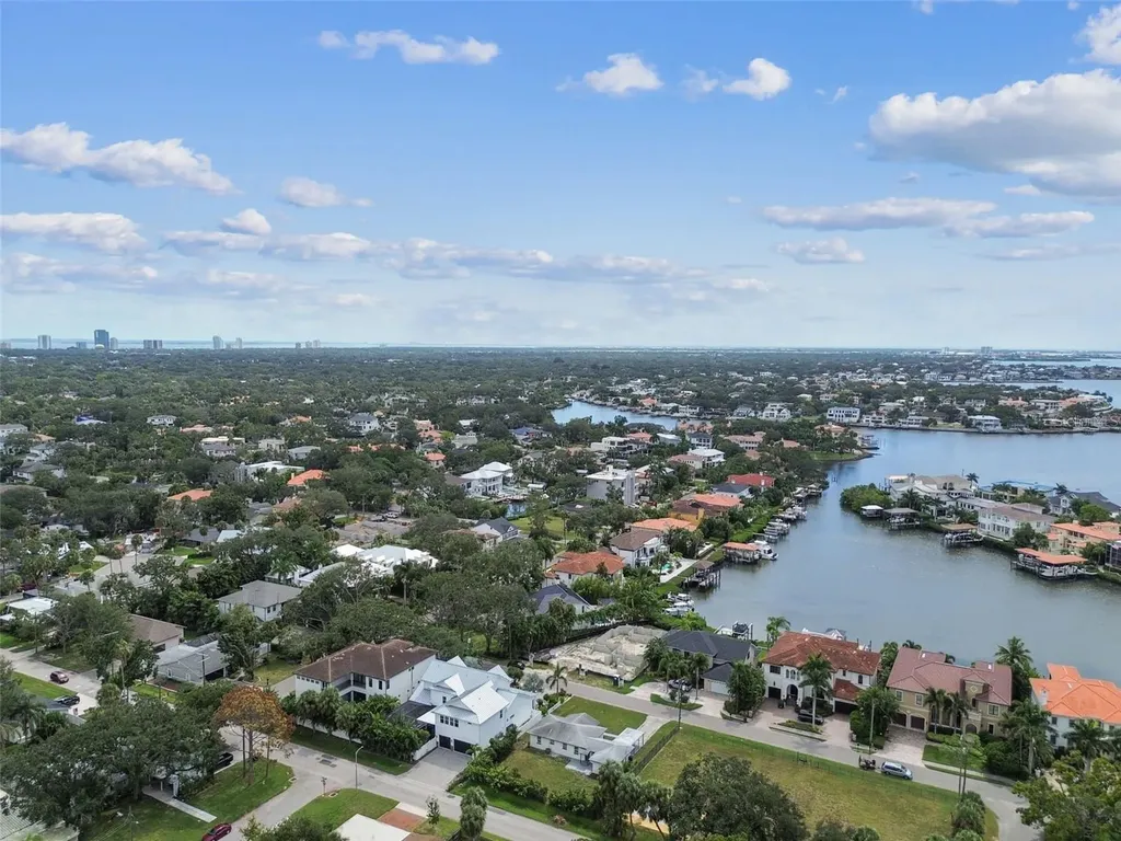 5 W Spanish Main Street Tampa FL 33609