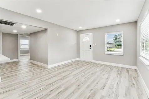 5 W Spanish Main Street Tampa FL 33609
